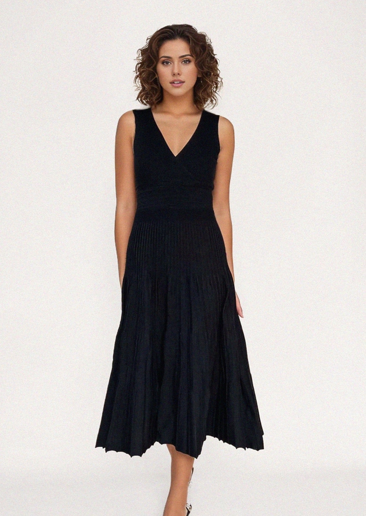 KAYLA OPEN BACK RIBBED KNIT MIDI DRESS IN BLACK